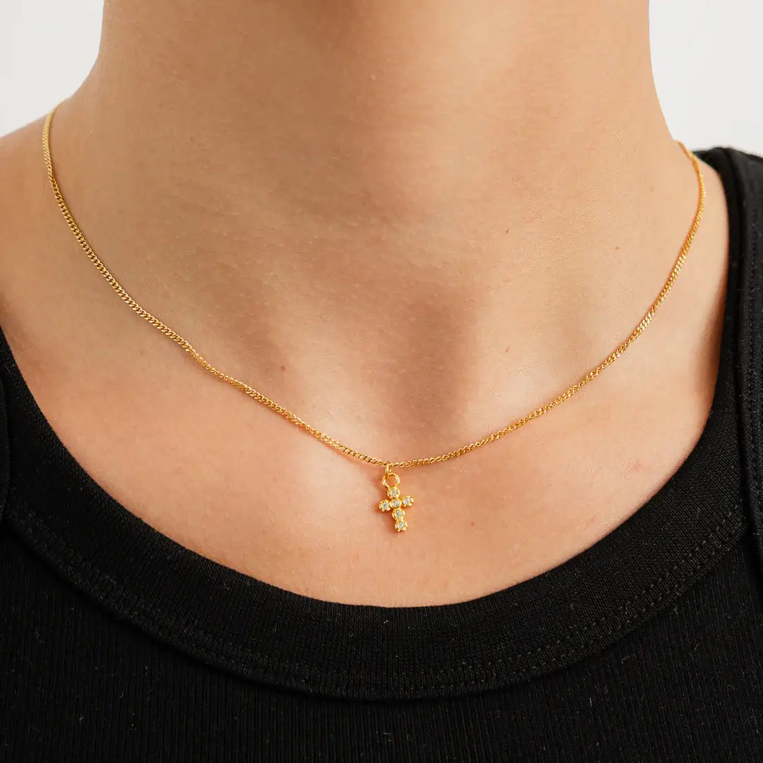 KAYLEIGH GOLD CROSS NECKLACE